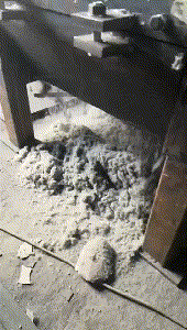 纖維地毯_布料粉碎機(jī) 一種可以把地毯變成粉末的設(shè)備【在線視頻】(圖2) 纖維地毯粉碎效果