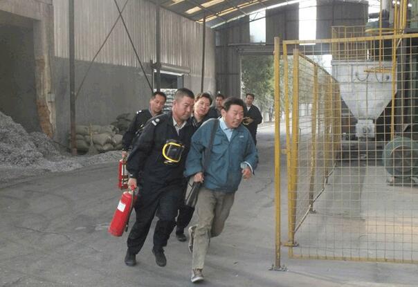 從事塑料行業(yè)應(yīng)該做好這些措施(圖3) 車間安全演練